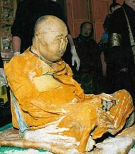 Sokushinbutsu, Múmia- Monge auto-mumificado