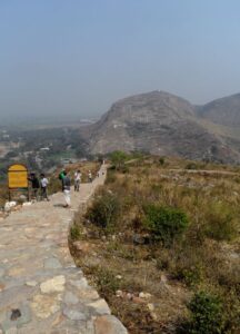 Subida até às Cavernas Saptaparni, Rajgir