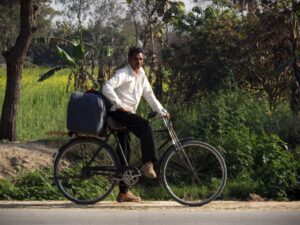 De bicicleta no interior da Índia