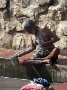 Banho nas Termas de Rajgir