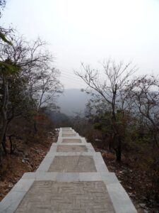Subida ao Monte Gridhrakuta (Pico do Abutre), Rajgir
