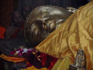 Buda deitado no Templo do Parinirvana, Kushinagar